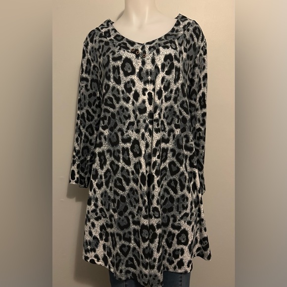 Monnturo 3X, plus sz, animal print, white, black, & grey tunic, loose fitting - Picture 1 of 3
